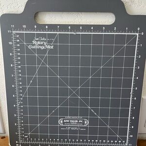 Quilter’s Cutting Press June Tailor 11”x11” 2-Sided 1” Square JT720 Rotary Board